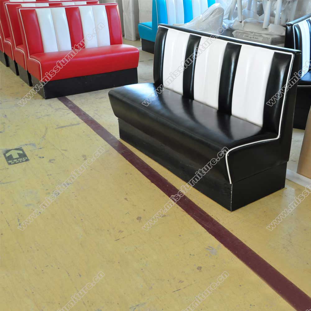 High quality long 3 seater 1.5 meter rubby and white color retro style american 50s diner booth couch gallery